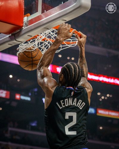 从侧翼或背 从侧翼或背